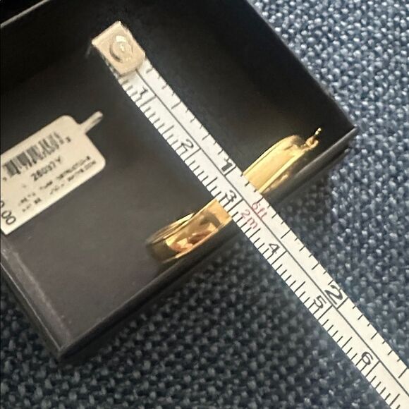 Macy’s 14Kt Gold Large Oblong Hoop Earrings - Picture 6 of 6